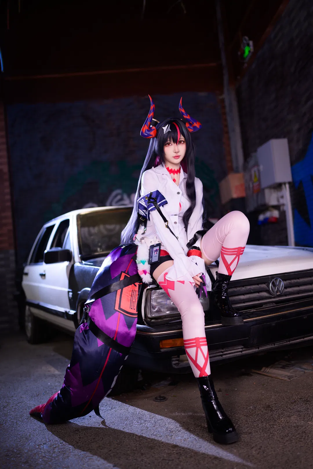 异环真红cos 赛博夜街的赤色恶魔 - 第 4 张