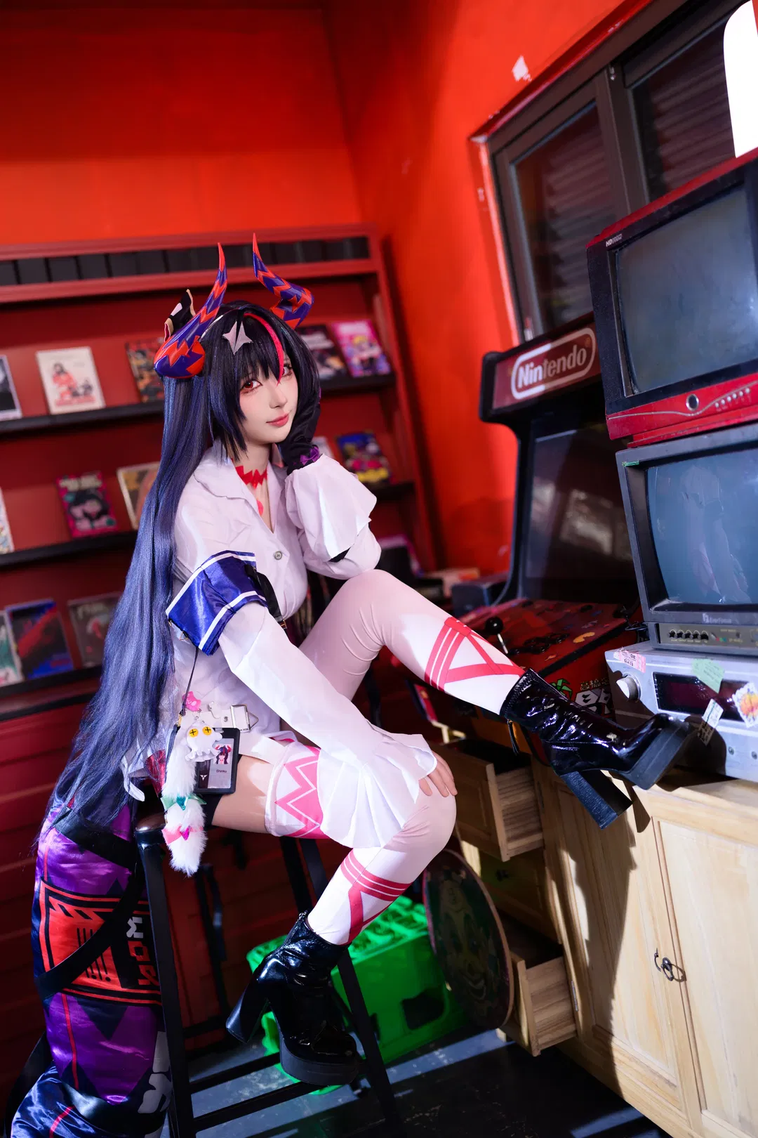 异环真红cos 赛博夜街的赤色恶魔 - 第 7 张