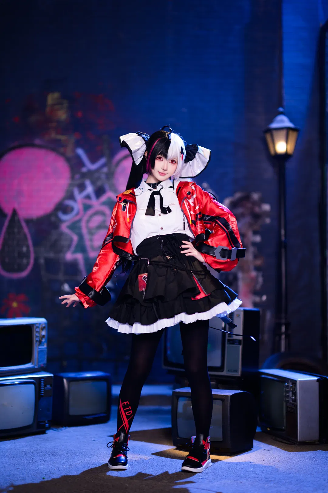 【安魂曲cos】异环街头暗黑少女的微表情拿捏 - 第 2 张