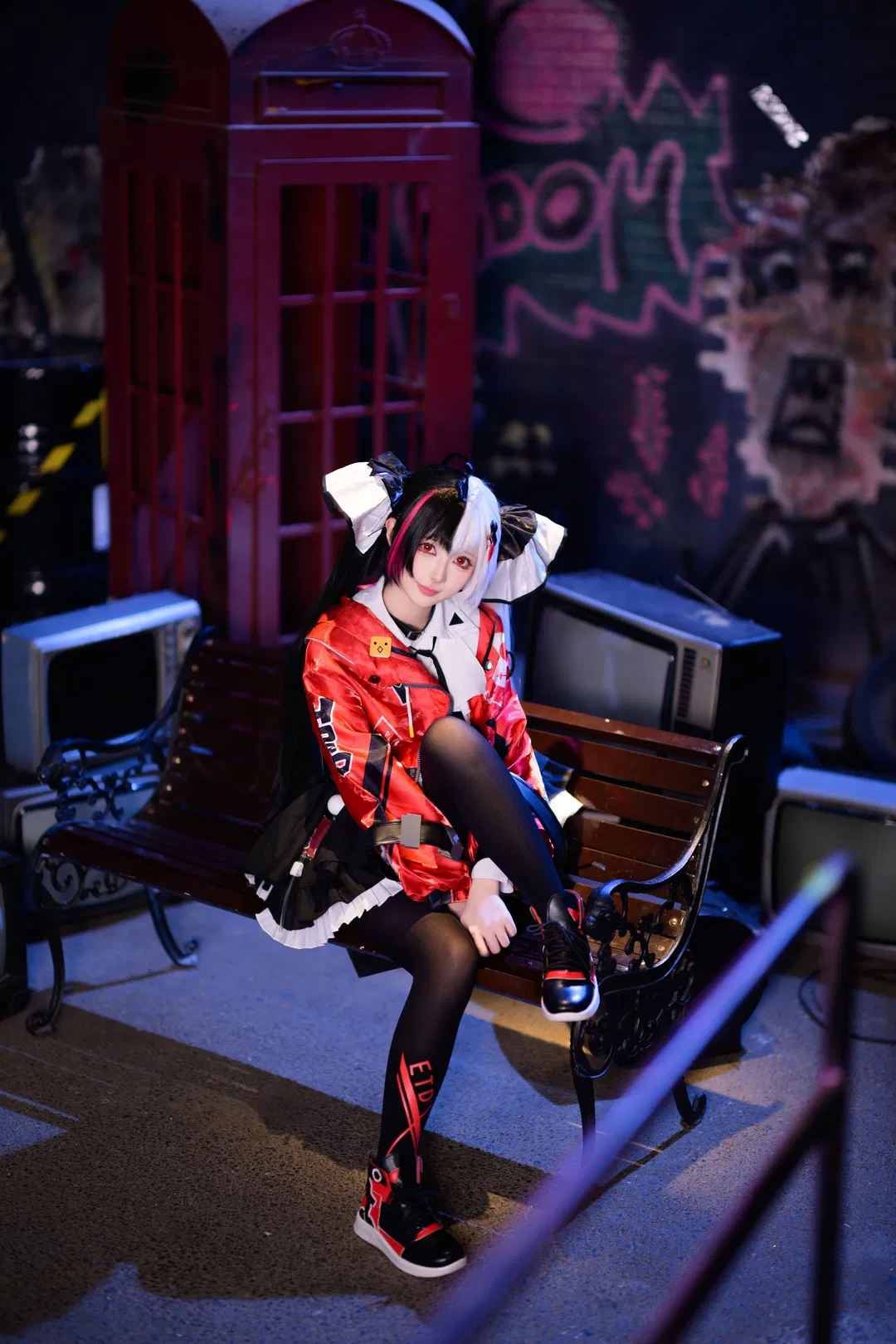【安魂曲cos】异环街头暗黑少女的微表情拿捏 - 第 8 张