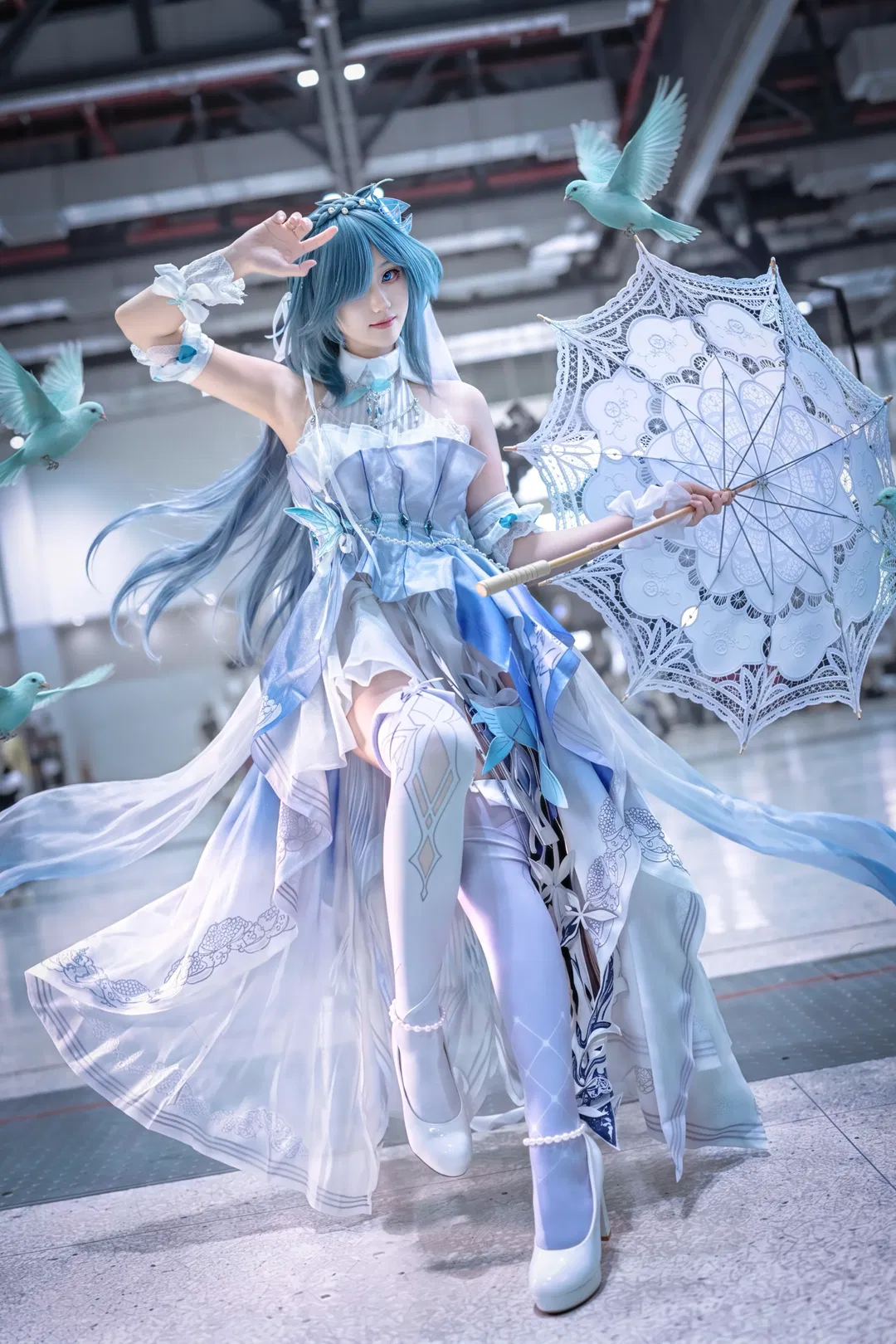 【符华cos】崩坏3青鸟之庭场照，白丝与蕾丝伞的轻盈感 - 第 1 张