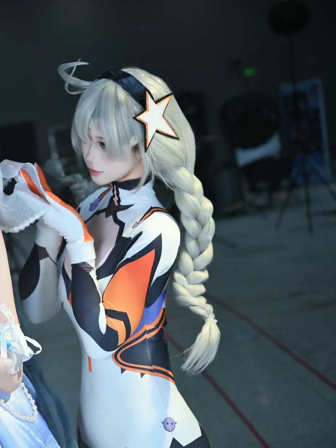 【琪亚娜cos】崩坏3太虚山喂鸡的场照记录 - 第 2 张