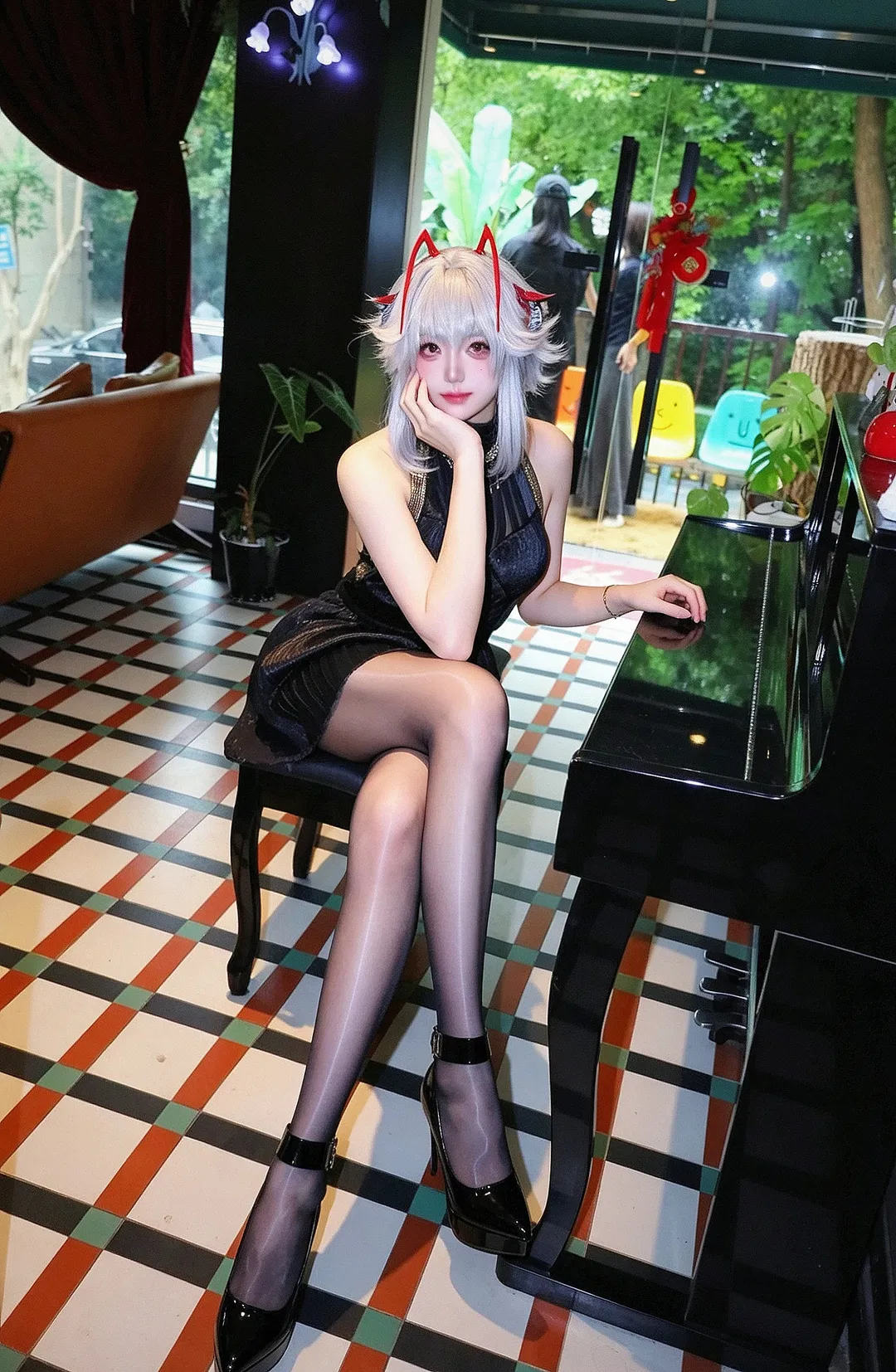 明日方舟 暗黑系黑丝长腿御姐风cos - 第 1 张