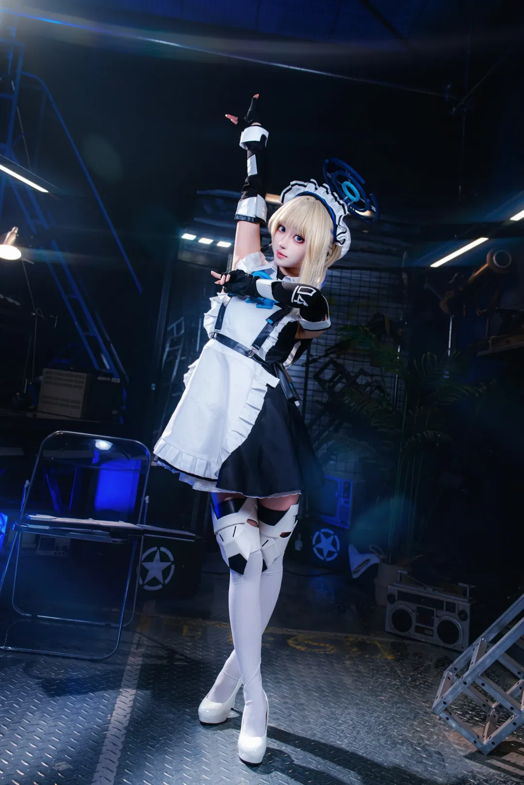 [Asuma Toki cosplay] Blue Archive Maid outfit stretching exercises - Image 1