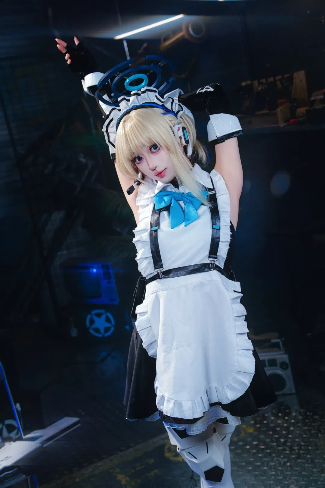 [Asuma Toki cosplay] Blue Archive Maid outfit stretching exercises - Image 2