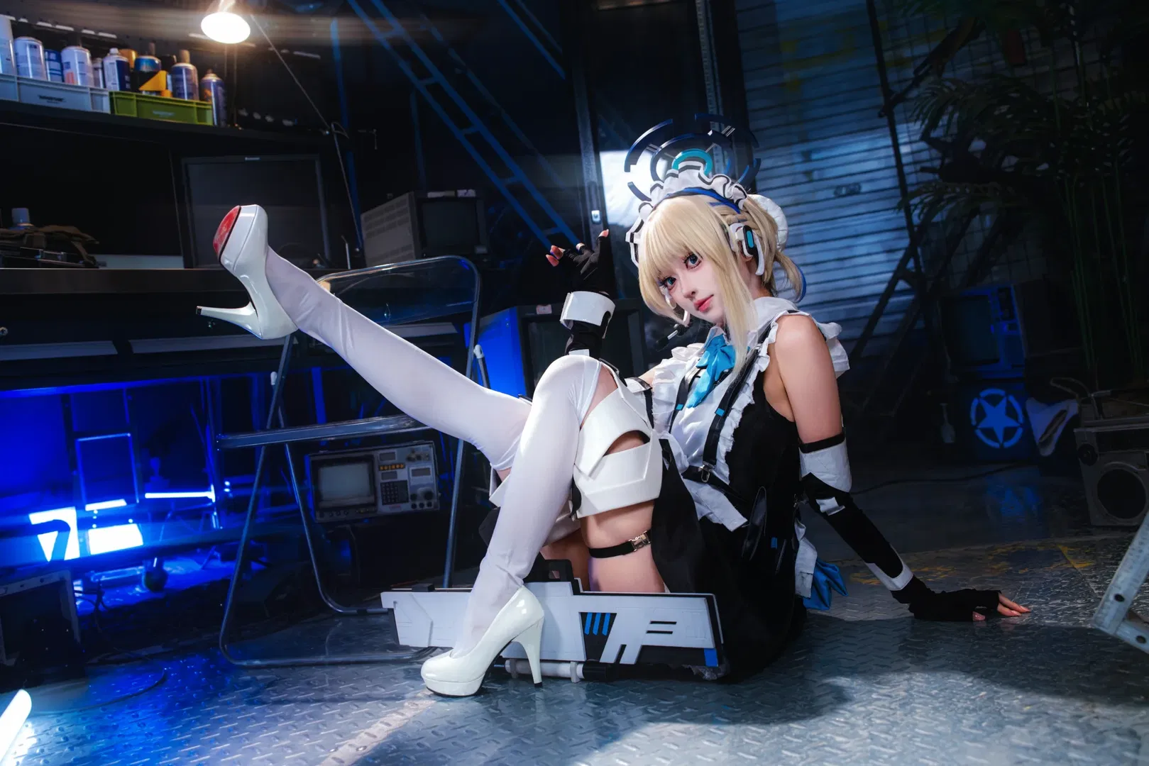 [Asuma Toki cosplay] Blue Archive Maid outfit stretching exercises - Image 4