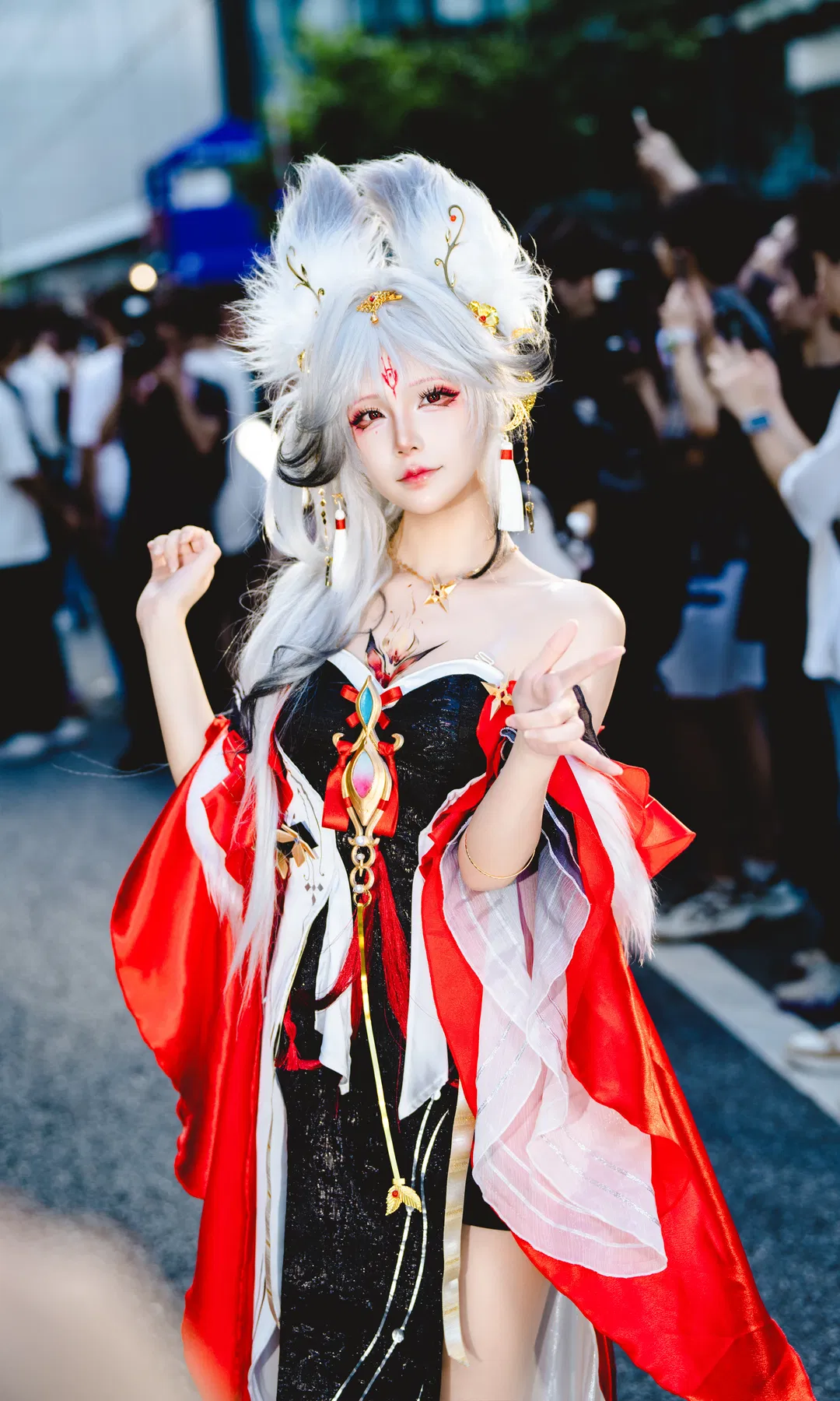 【心月狐cos】鳴潮心月狐紅黑露肩長裙漫展場照 - 第 2 張