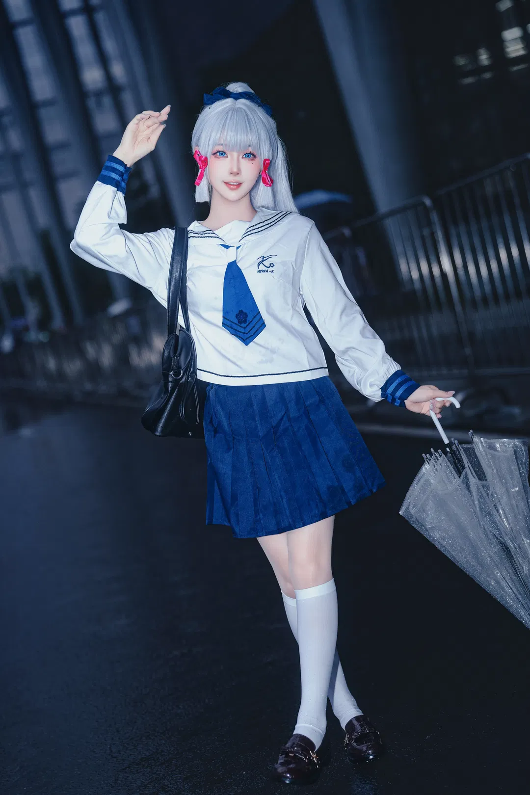 【神里绫华cos】雨夜放学后的提瓦特漫步 - 第 2 张