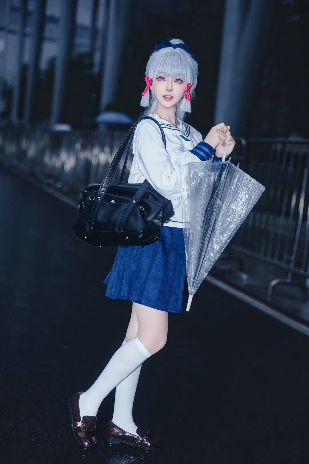 【神里绫华cos】雨夜放学后的提瓦特漫步 - 第 3 张