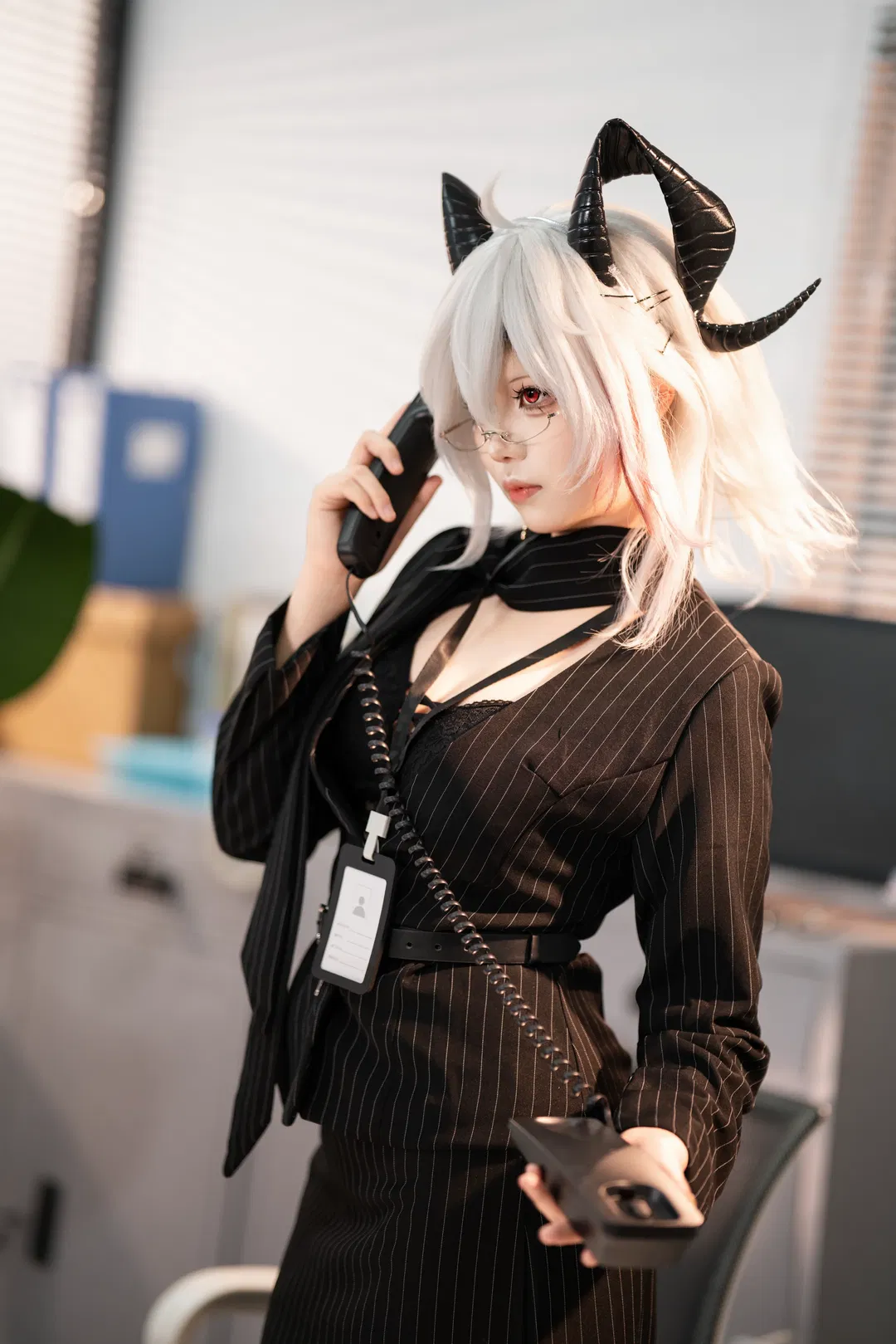 【赞妮cos】鸣潮赞妮的办公室OL打工记 - 第 1 张