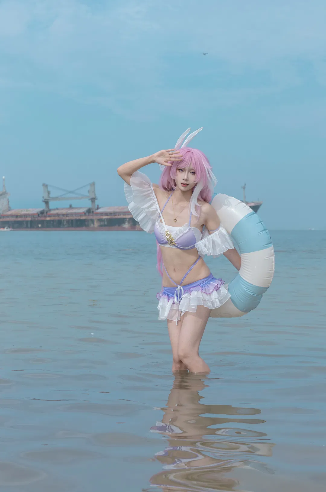 【爱莉希雅cos】崩坏三 人律泳装，布鲁维斯沉船打卡 - 第 1 张