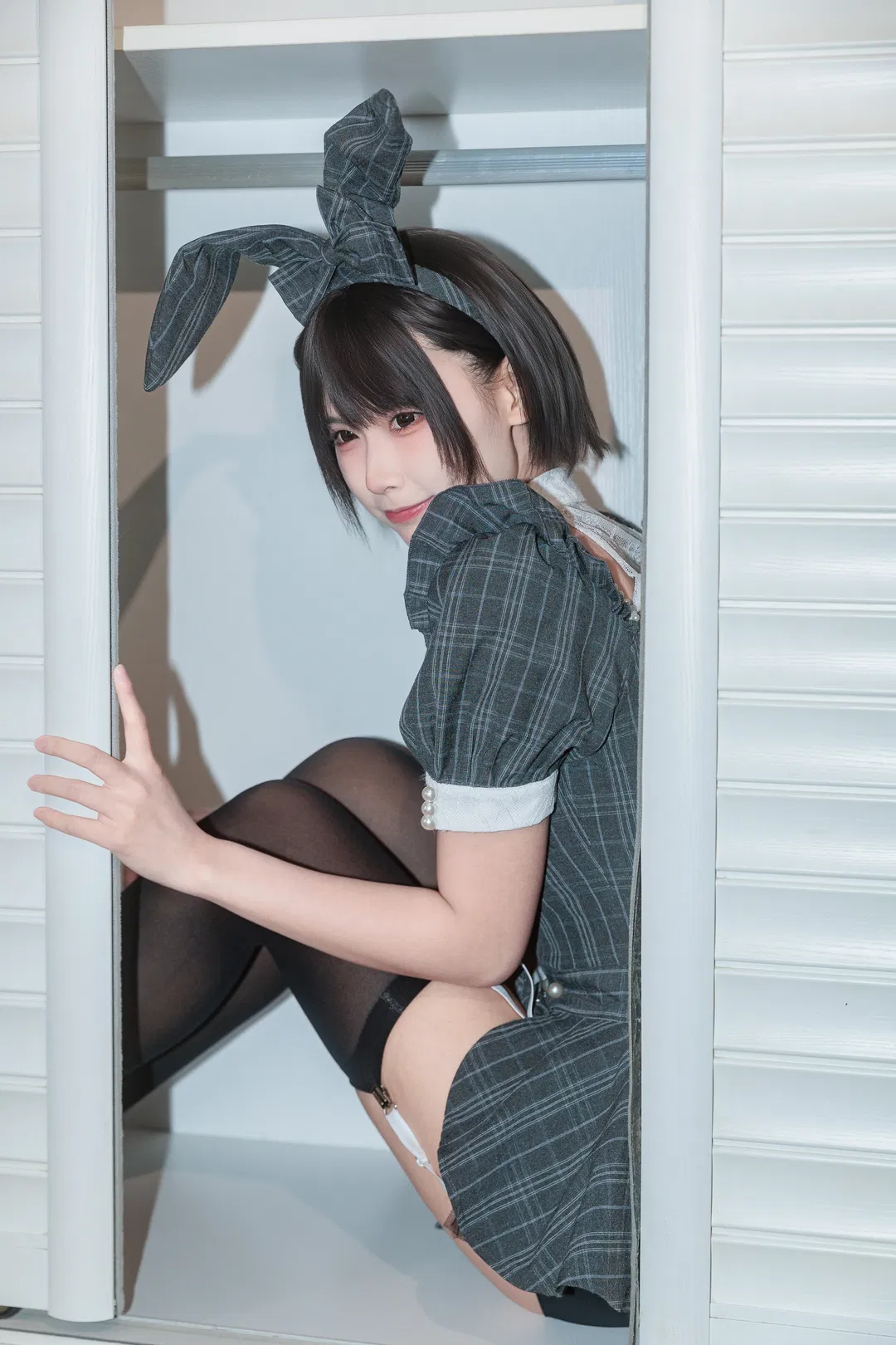 躲进衣柜的格子兔女郎 - 第 3 张