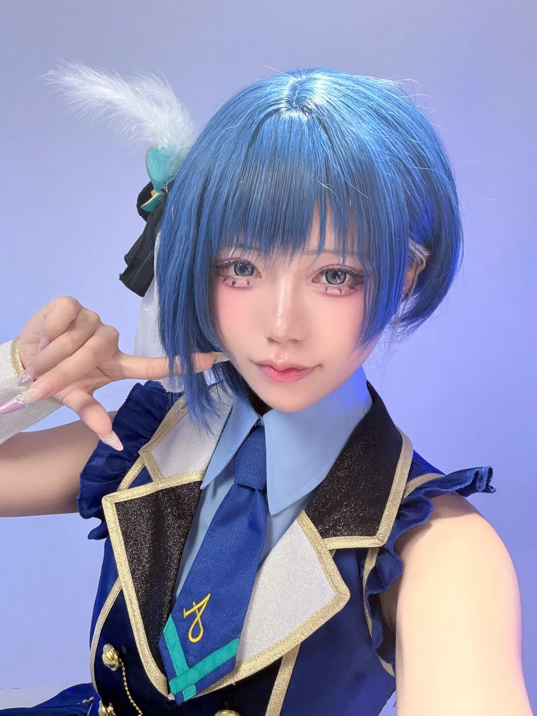 【桐谷遥cos】世界计划 深蓝制服与蓝发特写 - 第 1 张