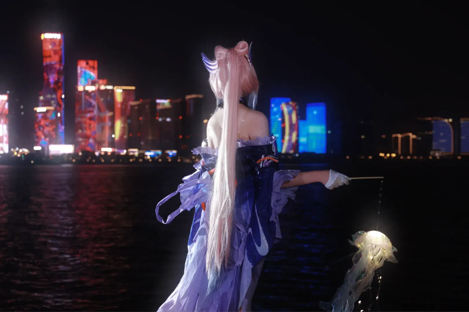 【珊瑚宫心海cos】水边夜景提灯寻找彼岸微光 - 第 2 张