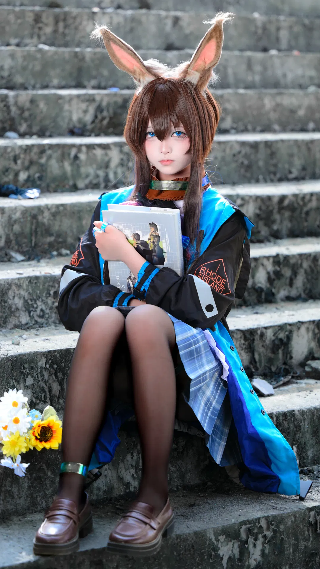 【阿米婭cos】翻開官方設定集的靜謐時光 - 第 1 張