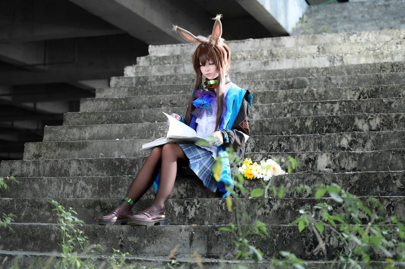 【阿米婭cos】翻開官方設定集的靜謐時光 - 第 4 張
