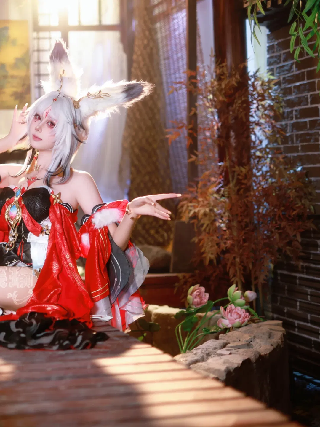 【心月狐cos】鸣潮心月狐，水畔慵懒一瞥 - 第 2 张