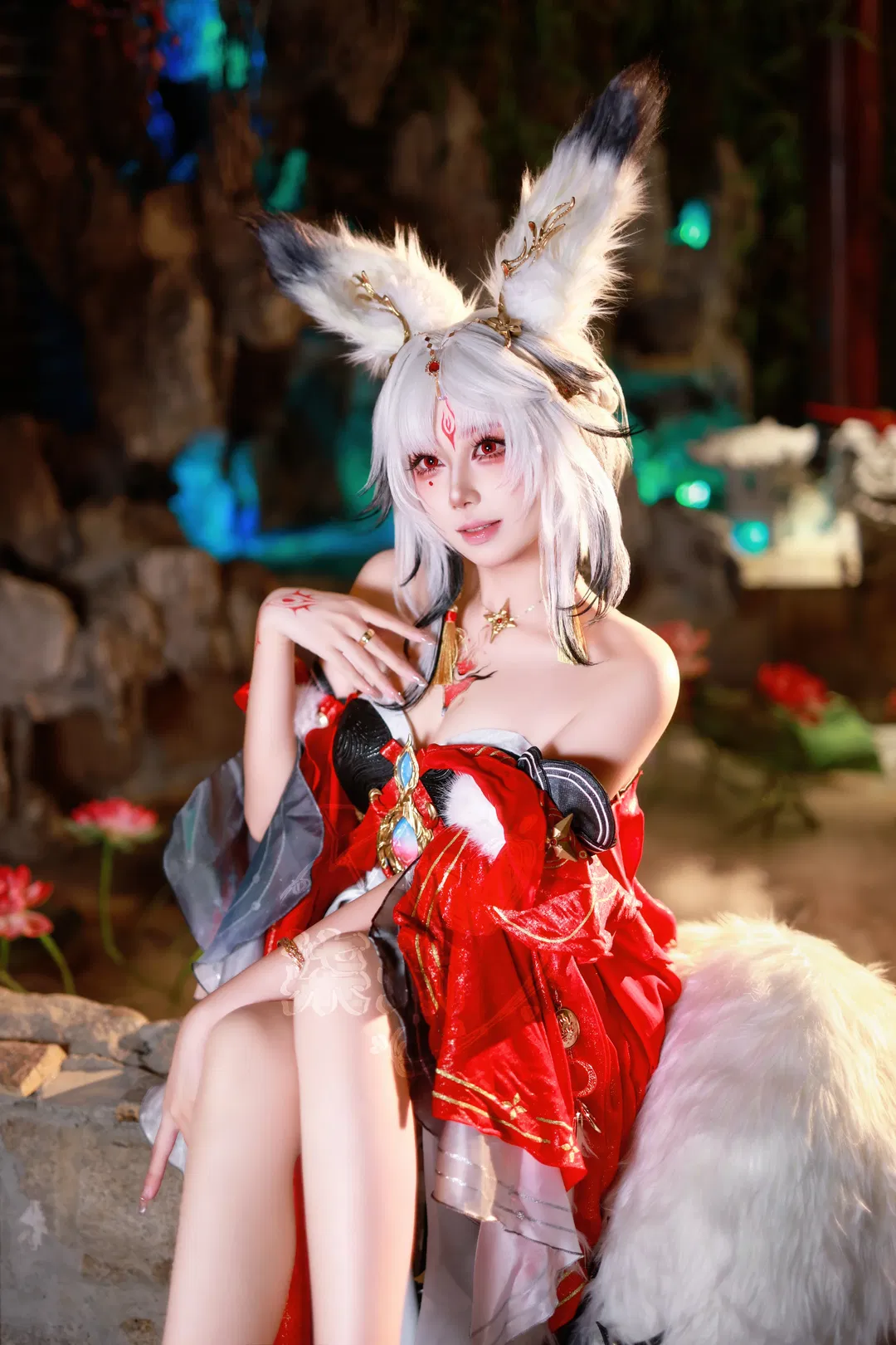 【心月狐cos】鸣潮世界里的红黑白狐系角色，细节质感拉满 - 第 4 张