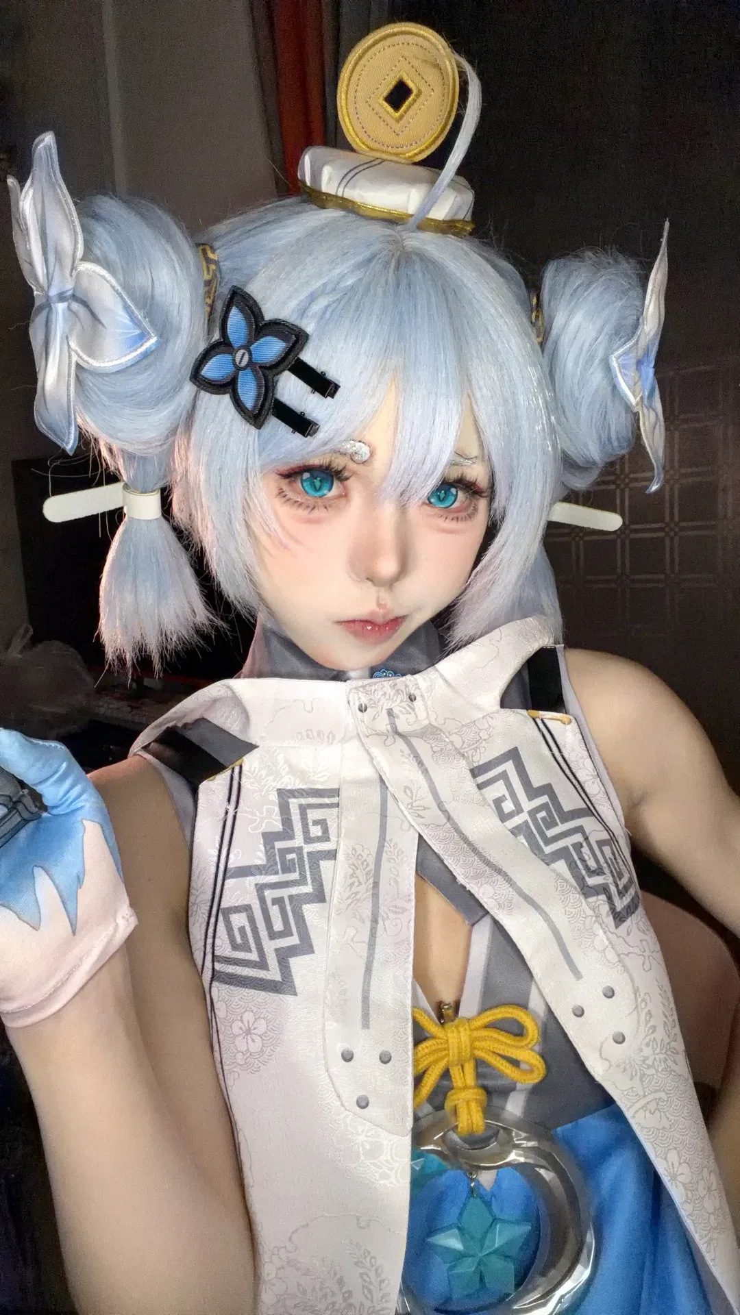 【釉瑚cos】鸣潮鉴宝大师的俏皮瞬间 - 第 2 张