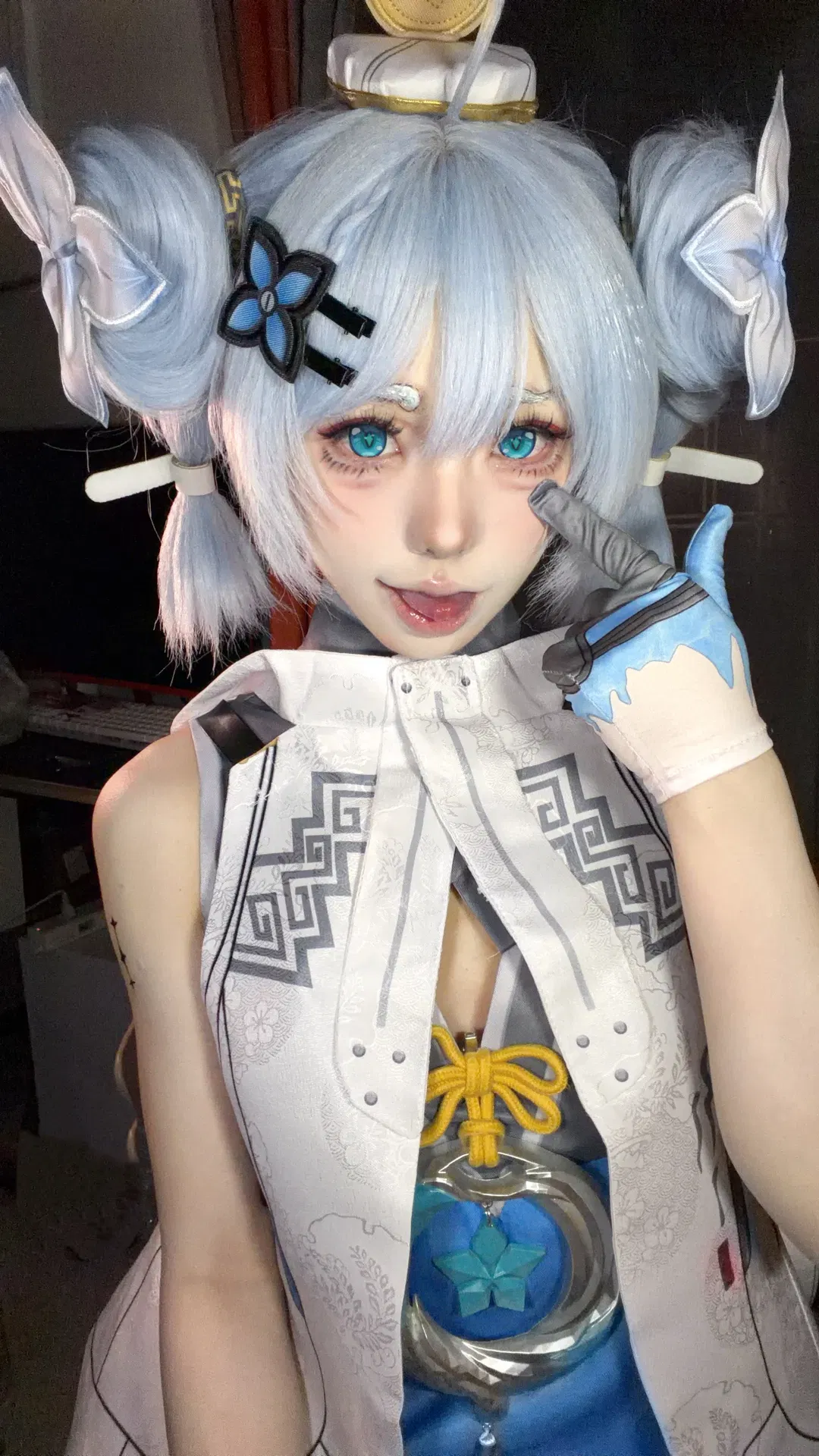 【釉瑚cos】鸣潮鉴宝大师的俏皮瞬间 - 第 3 张