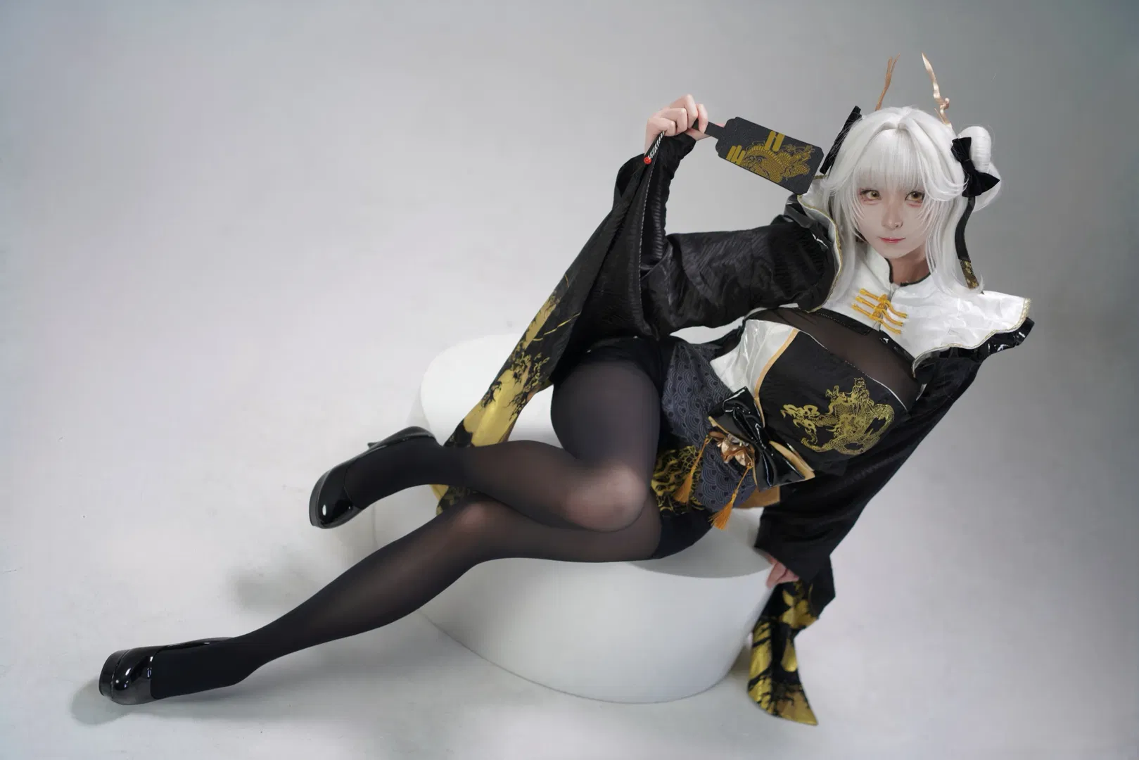 【白兔布兰儿cos】胜利女神白兔布兰儿，黑白金国风与二次元的碰撞 - 第 1 张