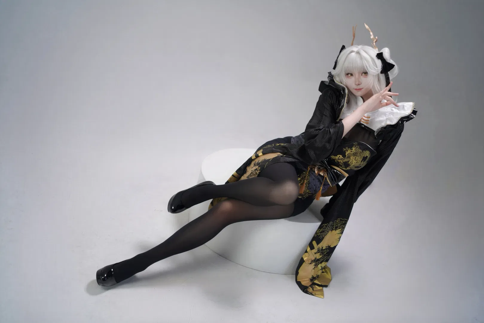 【白兔布兰儿cos】胜利女神白兔布兰儿，黑白金国风与二次元的碰撞 - 第 3 张