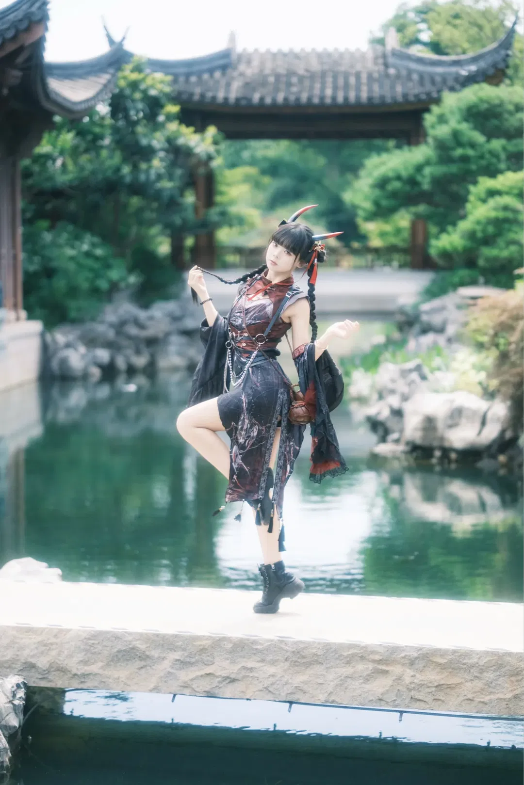 红黑机能风中华娘，中式园林里的武侠氛围感 - 第 11 张