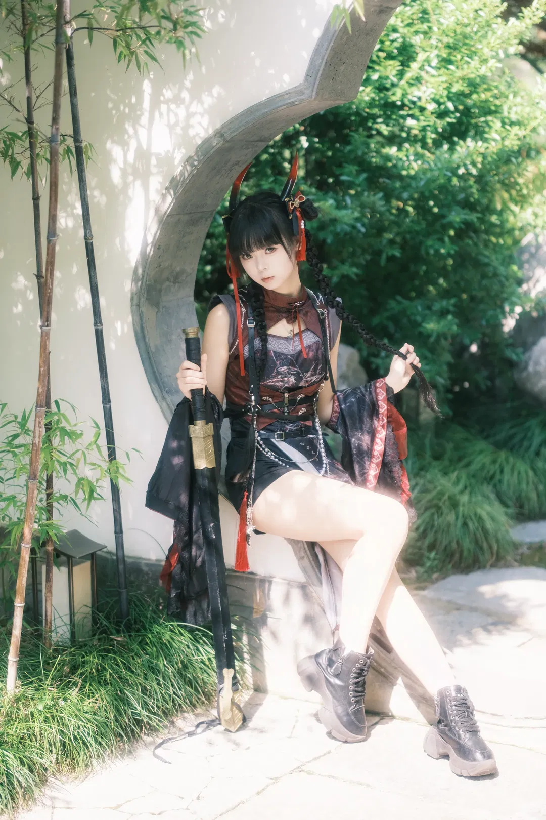 红黑机能风中华娘，中式园林里的武侠氛围感 - 第 2 张