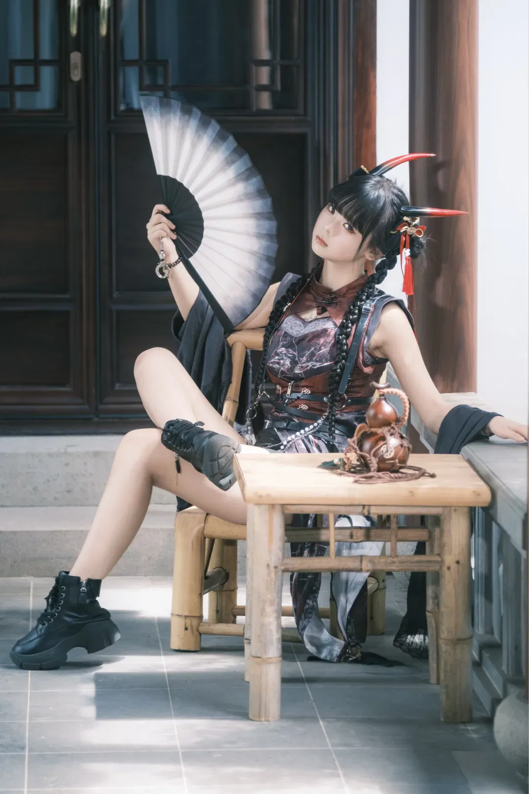 红黑机能风中华娘，中式园林里的武侠氛围感 - 第 5 张
