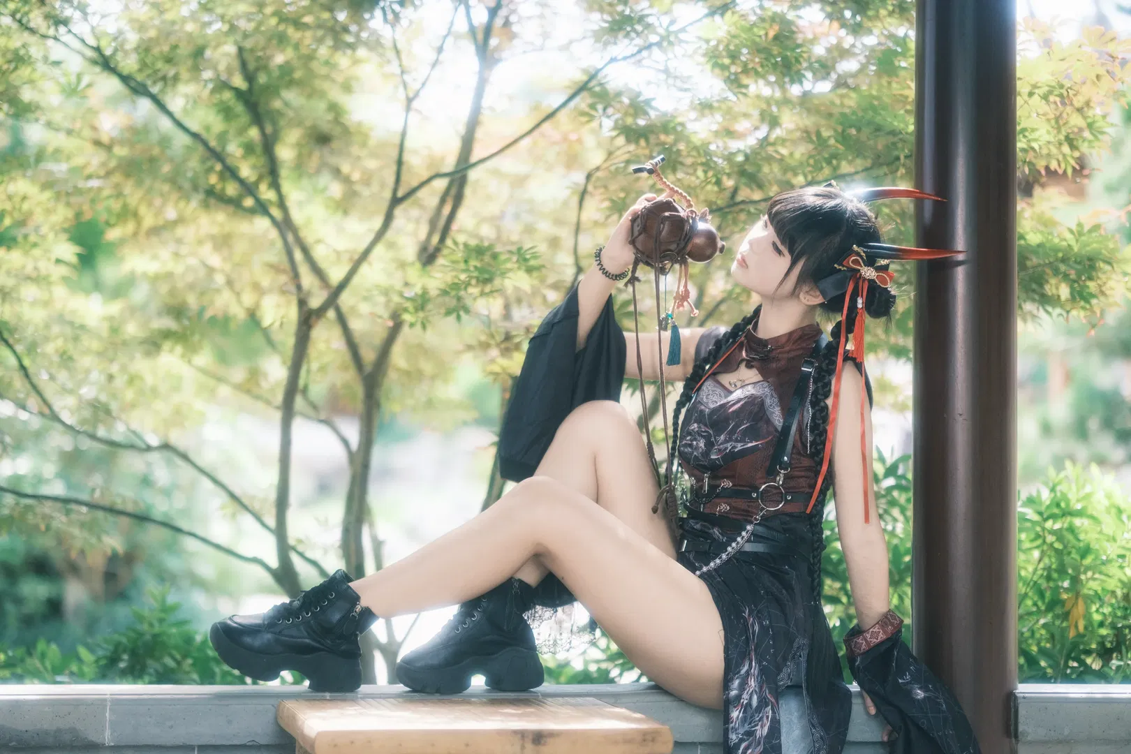 红黑机能风中华娘，中式园林里的武侠氛围感 - 第 8 张
