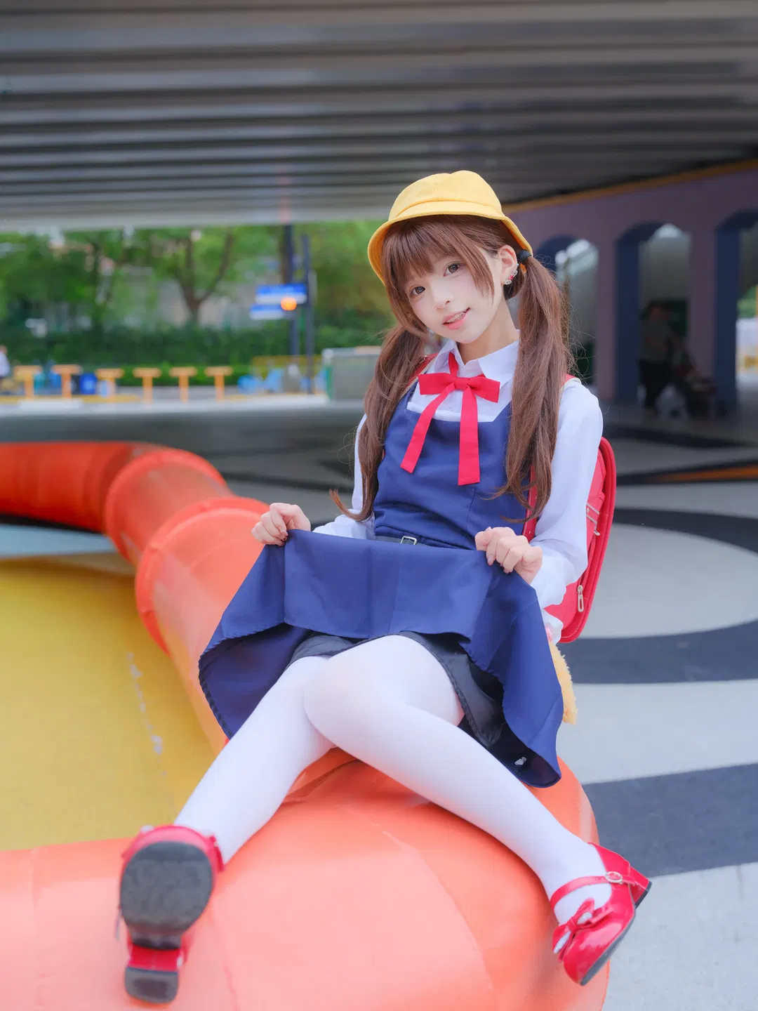 【时雨羽衣cos】黄帽双马尾与红书包的元气夏日记录 - 第 3 张