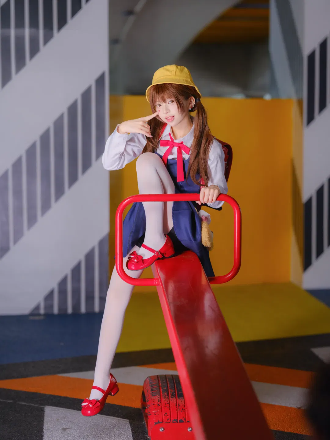 【时雨羽衣cos】黄帽双马尾与红书包的元气夏日记录 - 第 6 张