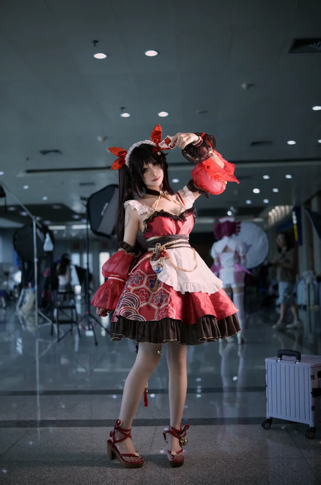 【花火cos】漫展上的红黑和风女仆造型 - 第 6 张