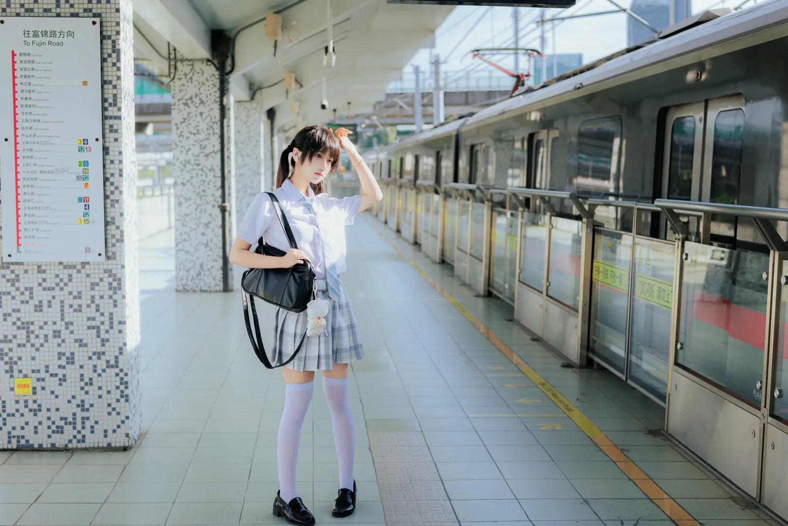 初夏站台的JK制服写真 - 第 2 张