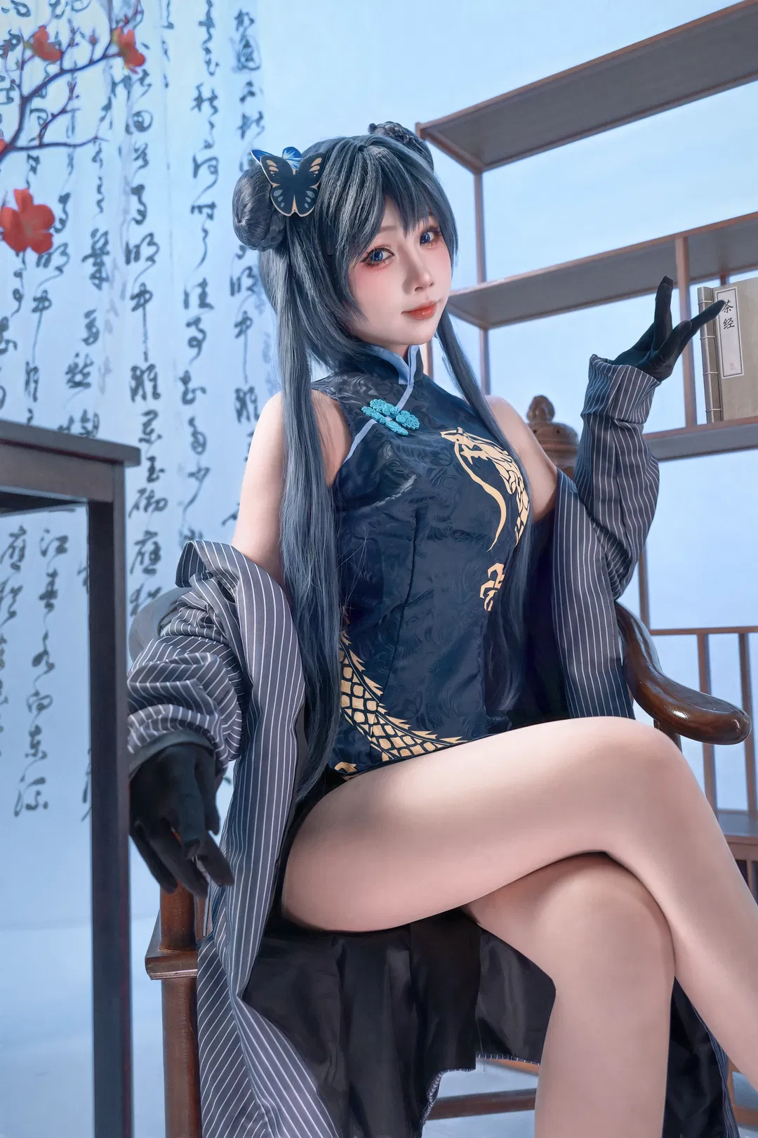 【妃咲cos】蔚蓝档案 暗金旗袍与复古枪械的冷调碰撞 - 第 2 张