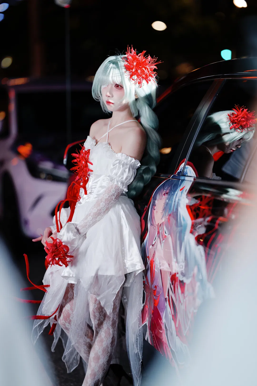 【弗洛洛cos】鸣潮暗黑风红白裙，萤火虫漫展夜景返图 - 第 1 张