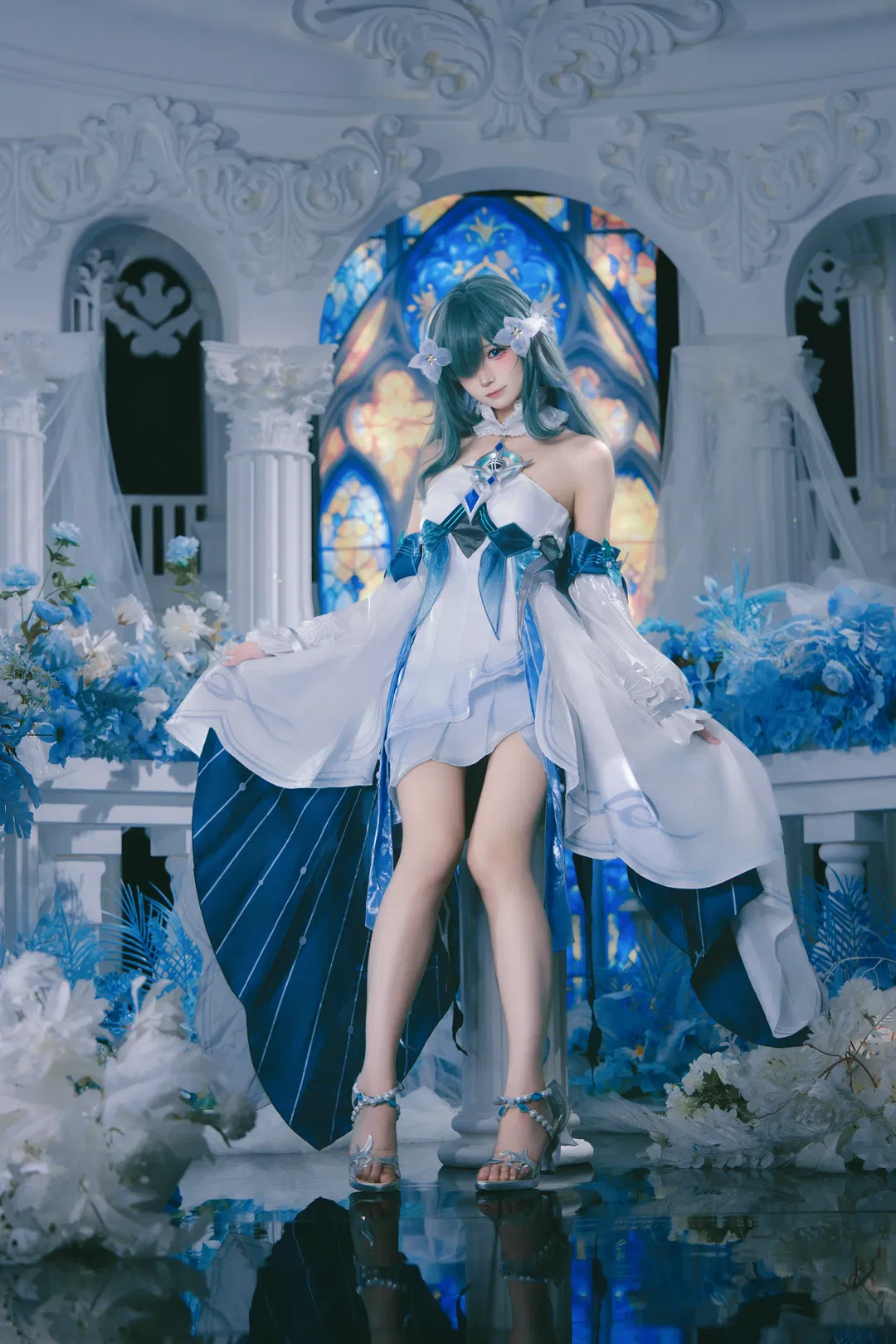 【沃雅妮莎cos】原神纯白殿堂下的深海歌谣 - 第 1 张