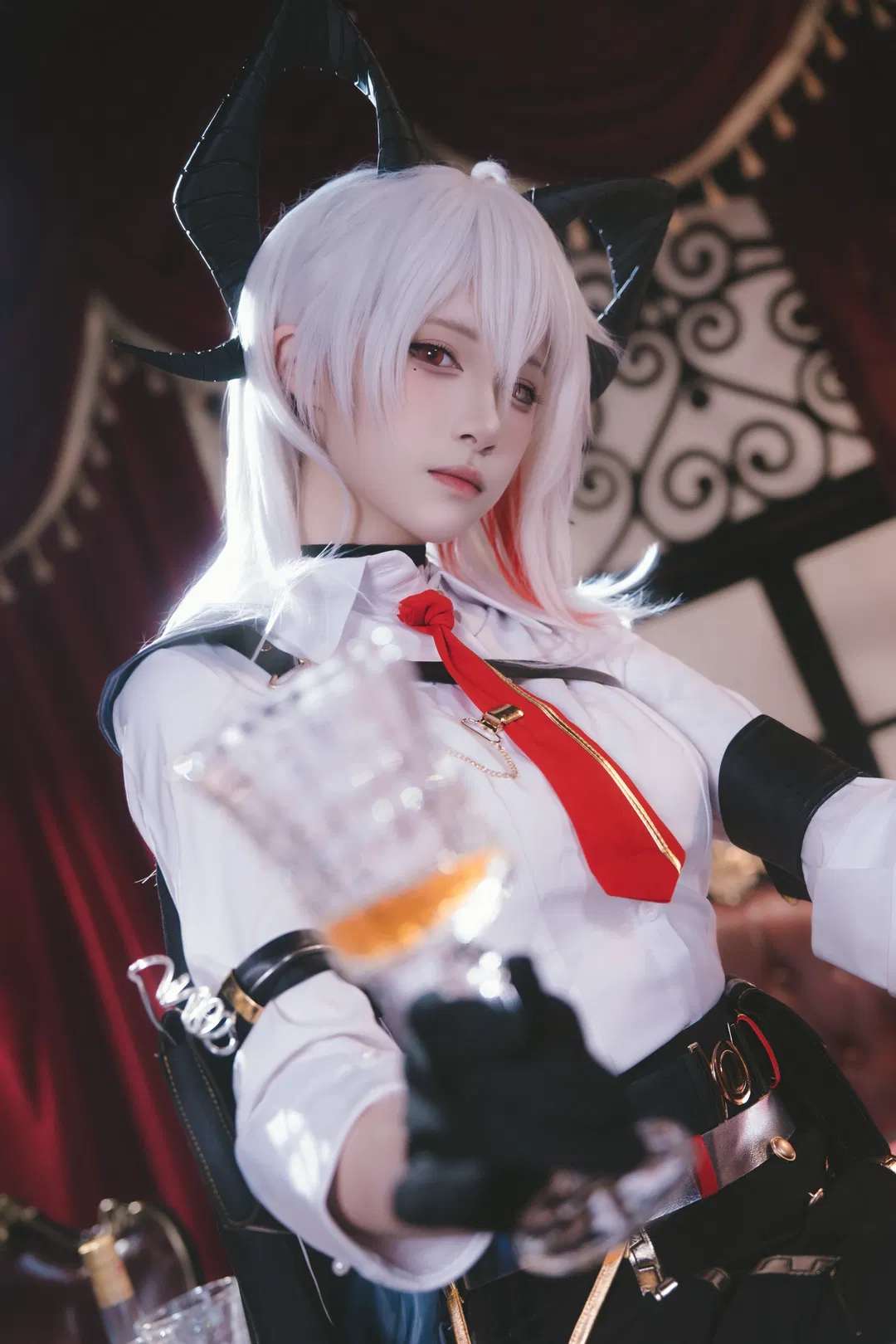 【赞妮cos】上班是优秀员工，下班秒变危险恶魔 - 第 4 张