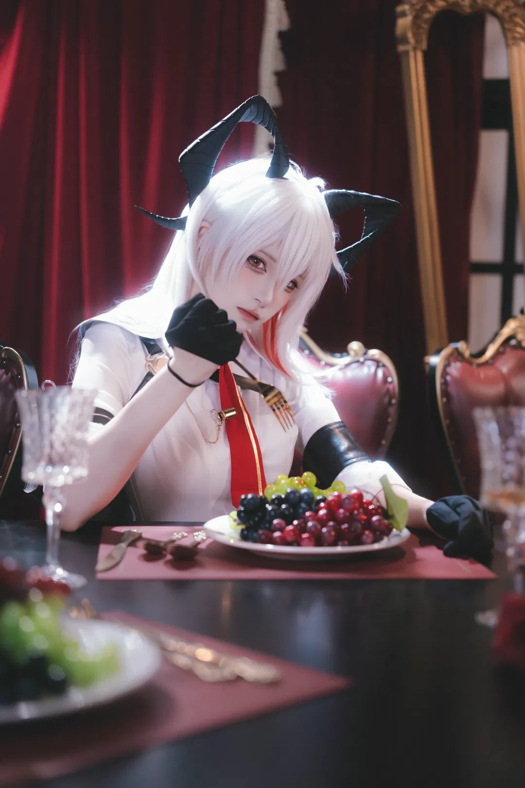 【赞妮cos】上班是优秀员工，下班秒变危险恶魔 - 第 5 张