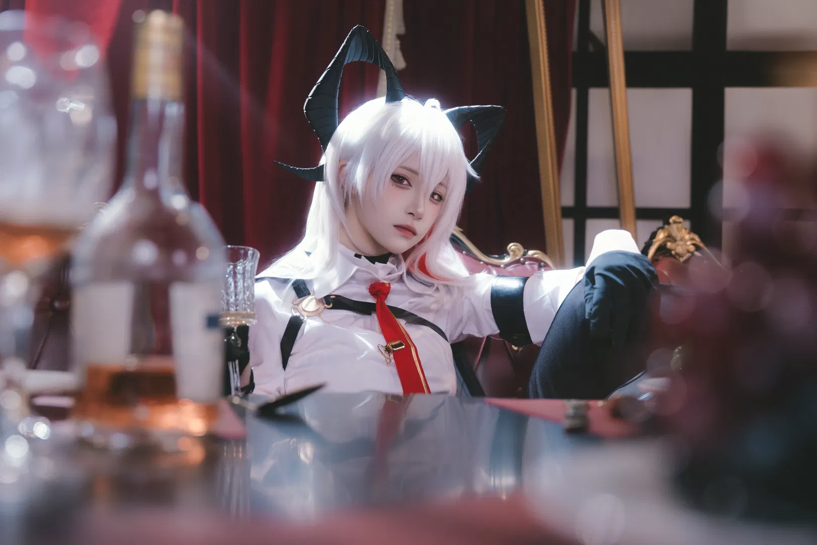 【赞妮cos】鸣潮赞妮，赴一场复古哥特晚宴 - 第 1 张