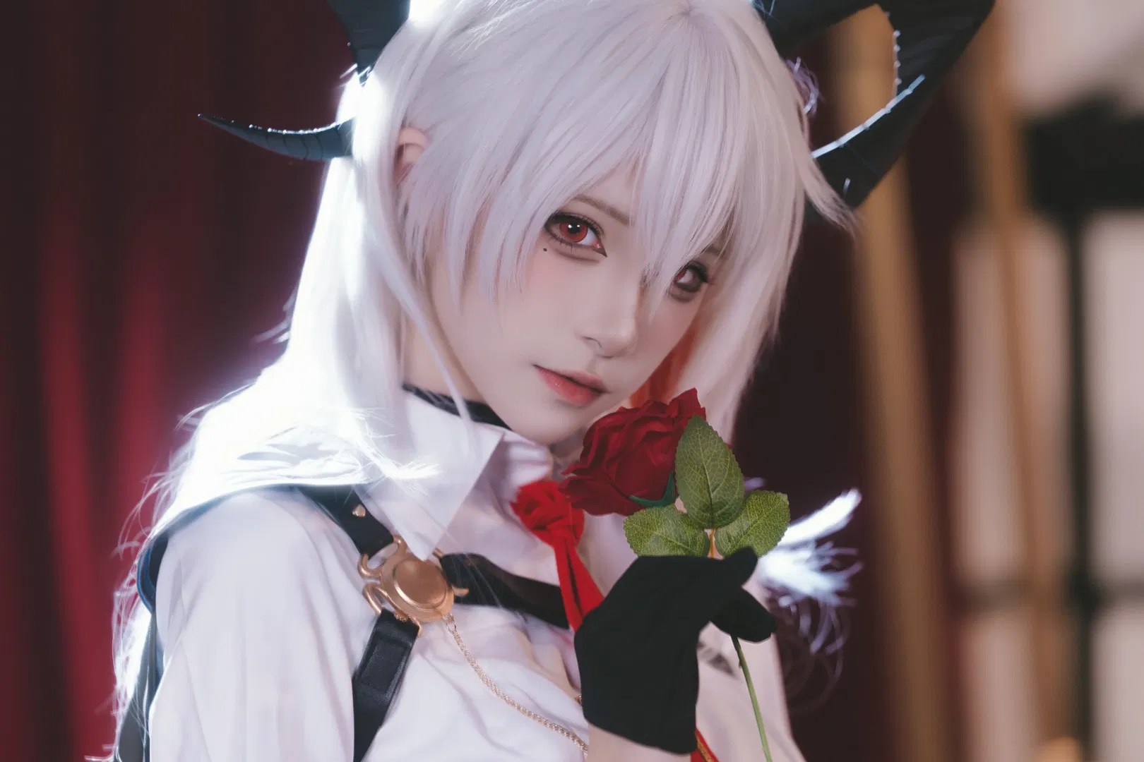 【赞妮cos】鸣潮赞妮，赴一场复古哥特晚宴 - 第 5 张