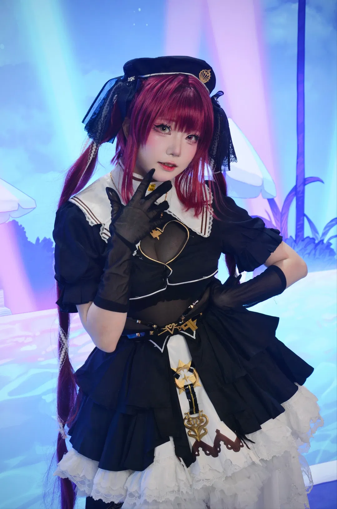 【宝钟玛琳cos】BW2026现场的红发船长，细节满满的黑白裙装 - 第 1 张