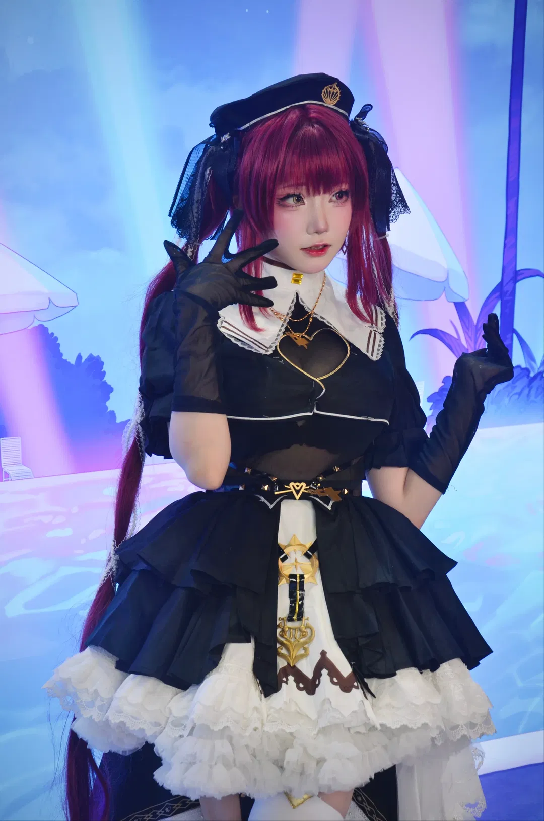 【宝钟玛琳cos】BW2026现场的红发船长，细节满满的黑白裙装 - 第 2 张