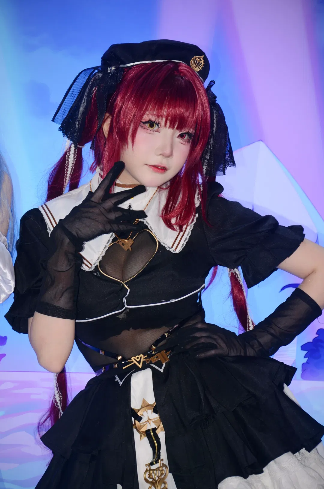 【宝钟玛琳cos】BW2026现场的红发船长，细节满满的黑白裙装 - 第 5 张