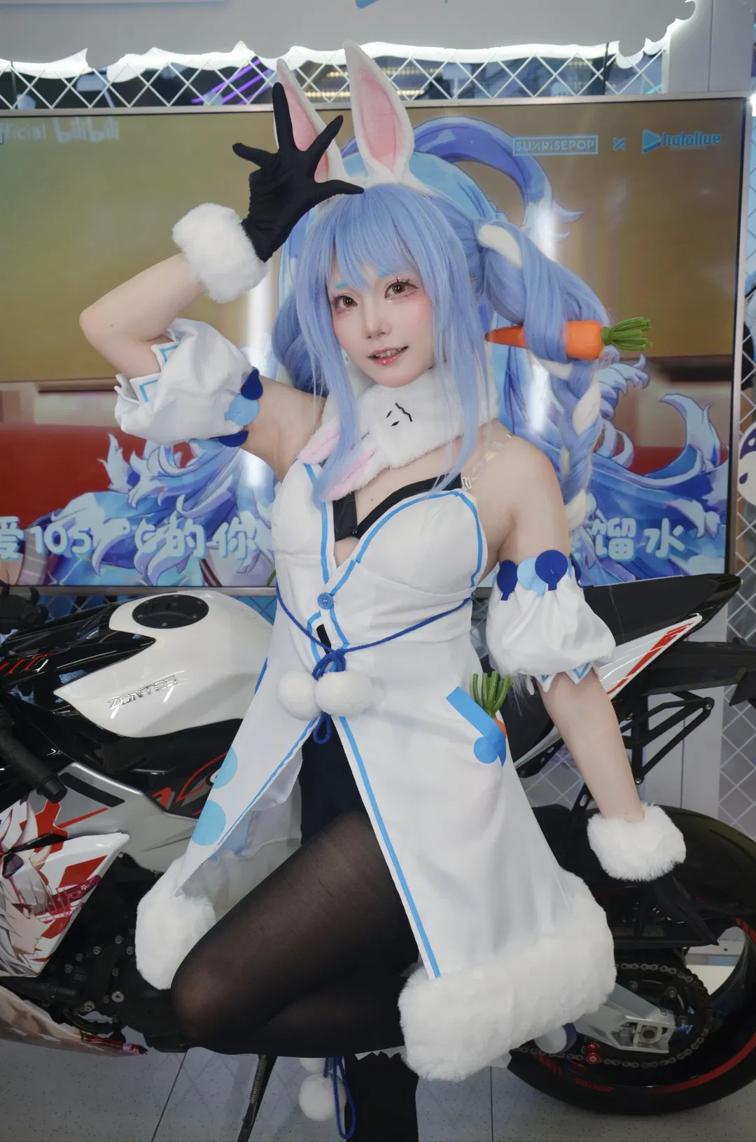 【兎田ぺこらコスプレ】ホロライブポップアップストアの愛らしいうさぎちゃん - 1 枚目
