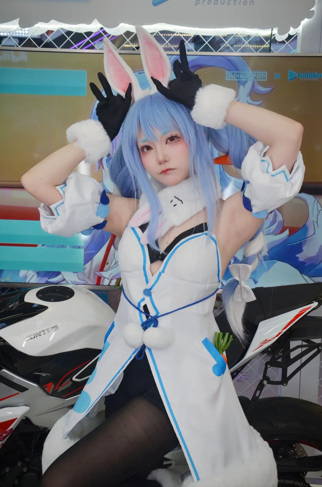 【兎田ぺこらコスプレ】ホロライブポップアップストアの愛らしいうさぎちゃん - 2 枚目