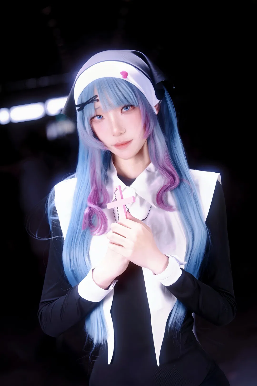 【希儿cos】漫展暗调修女场照，小红书摄影流量太让人头疼 - 第 1 张
