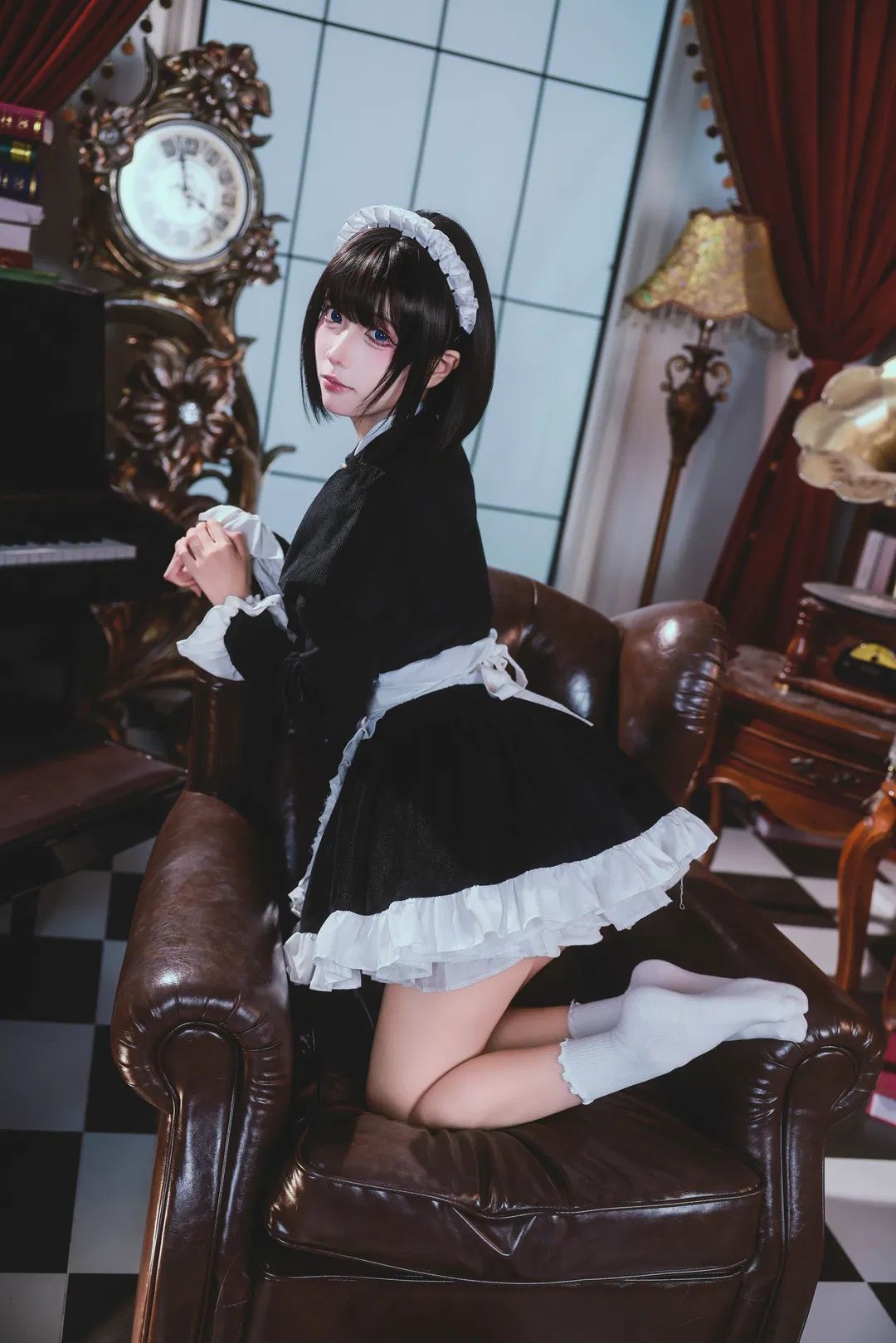 【琉璃川椿cos】落魄贵族琉璃川 女仆装与不屑的眼神 - 第 1 张