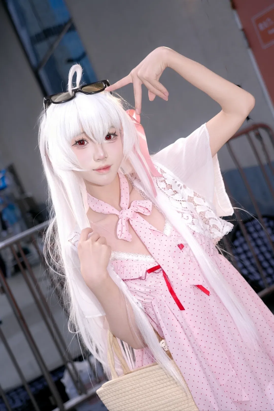 夏日草帽与波点裙 白发红眼少女的清爽cos - 第 3 张