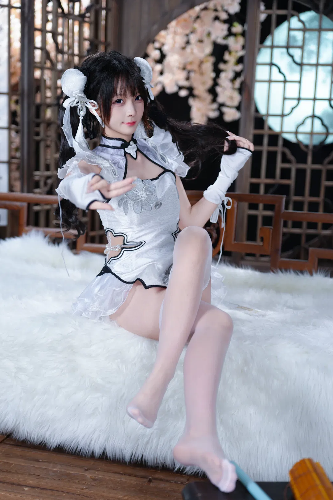 【殷紫萍cos】永劫无间玉髓冰心，白丝持剑的飒爽江湖 - 第 2 张